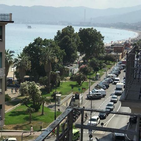 Appartamento Davanti Al Mare Savona Ngoại thất bức ảnh