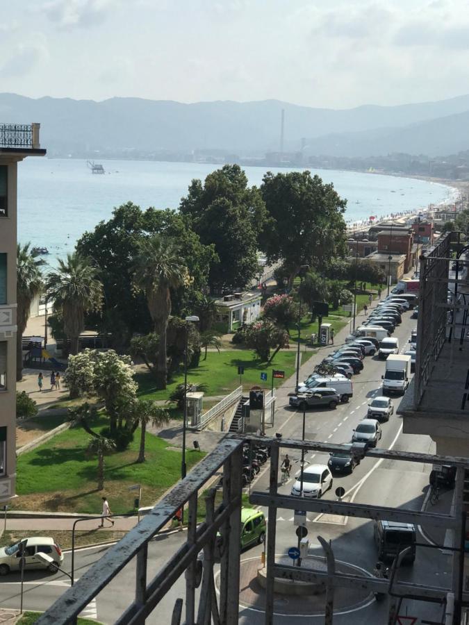Appartamento Davanti Al Mare Savona Ngoại thất bức ảnh